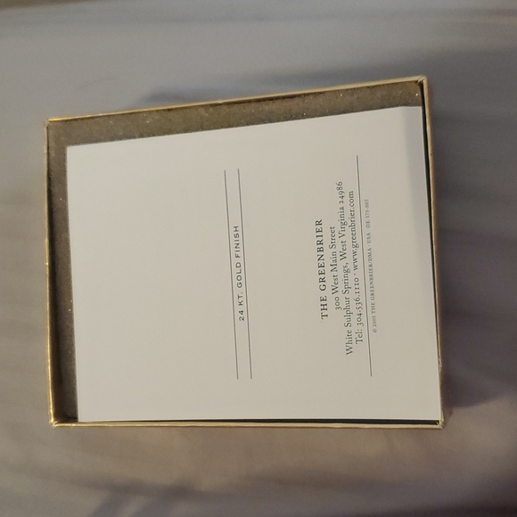 Greenbrier Christmas ornament - Picture 3 of 3